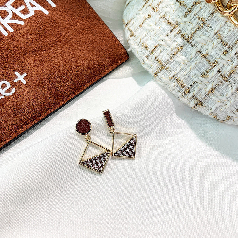 Color: Asymmetry - Female houndstooth retro temperament earrings