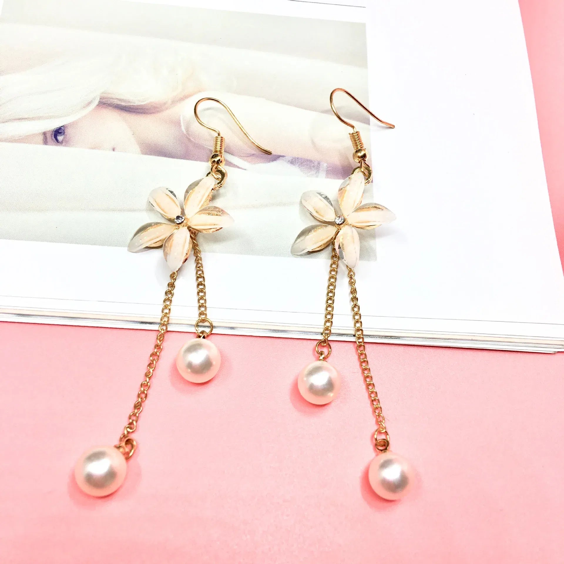 Metal Color: Light Yellow Color - Flower Earrings 2019 Punk Fashion New Earrings Lady Wild Chain Pearl Crystal Flower Earrings Gift Wholesale Ladies Earrings